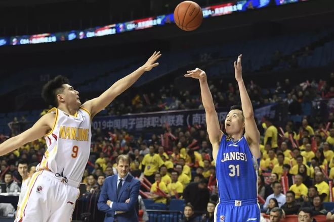 包含北京国安迎NBA季后赛关键赛；今晚豪取连胜；悬念犹存；更衣室氛围转暖的词条