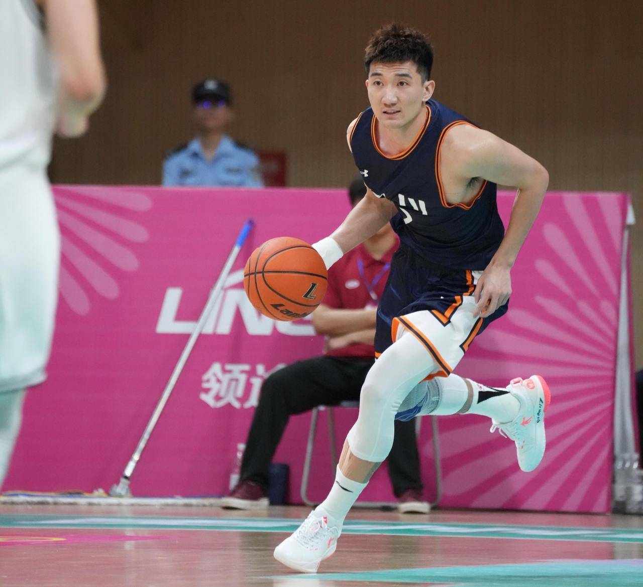 关于国际比赛日体能课后，山东男篮手感冰凉备战德甲，信心回归，心理建设被强调的信息