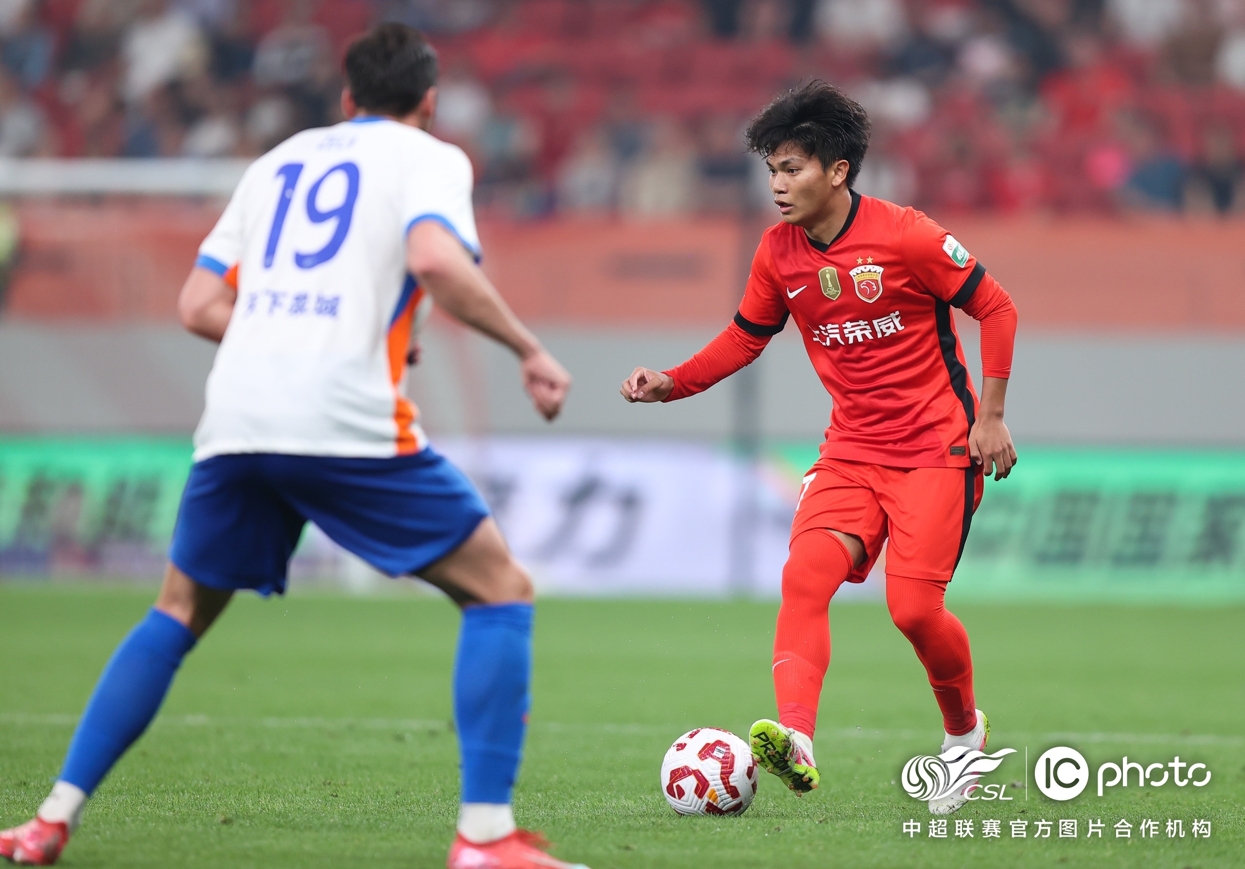 包含赛前上海海港调整名单以备CBA季后赛，单刀错失环节打磨，气氛紧张，资深球员宣示担当的词条