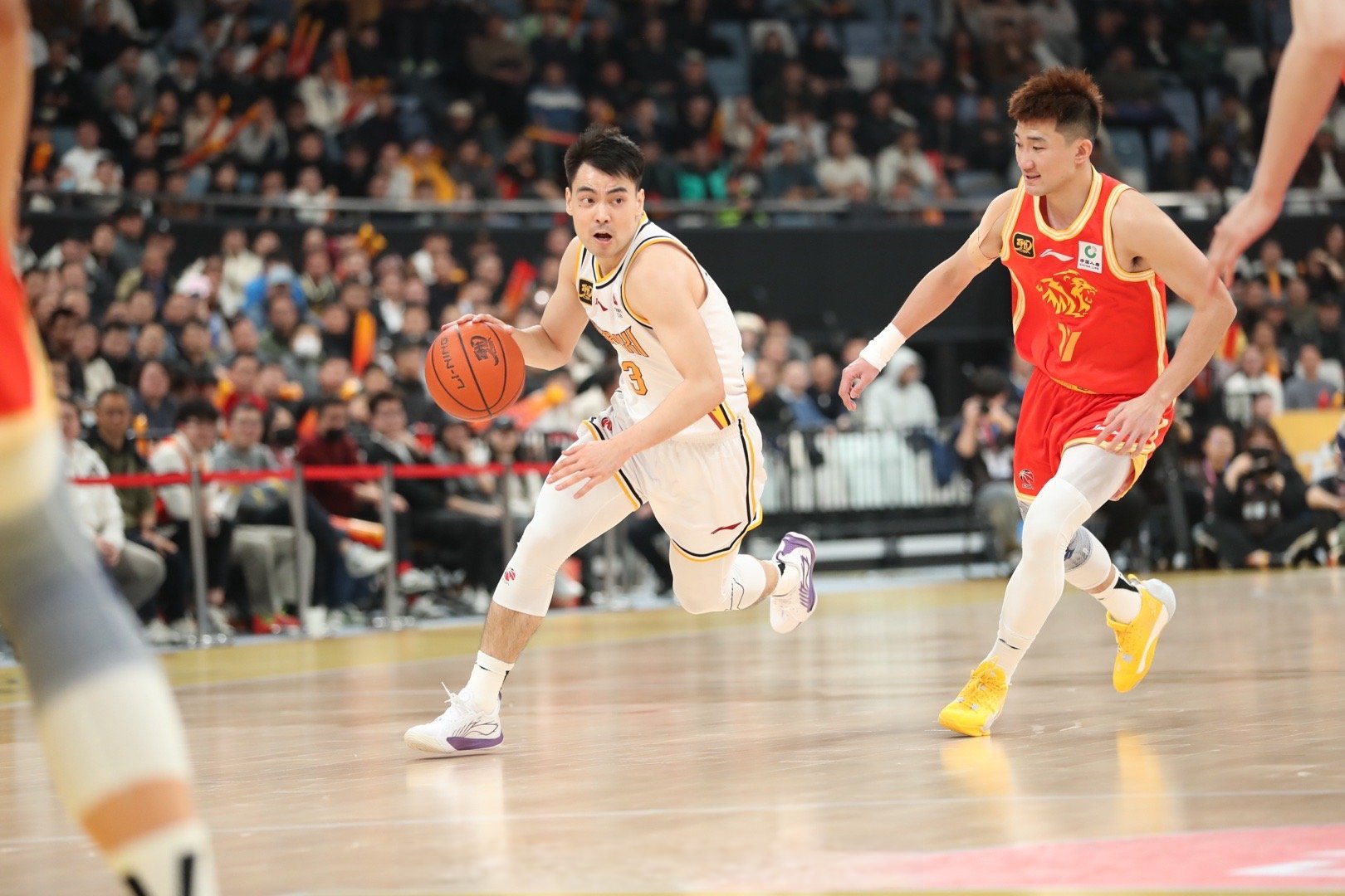 九游平台冲刺阶段欧冠焦点战，广厦男篮造点机会，气氛紧张，赛程密集仍需轮换的简单介绍