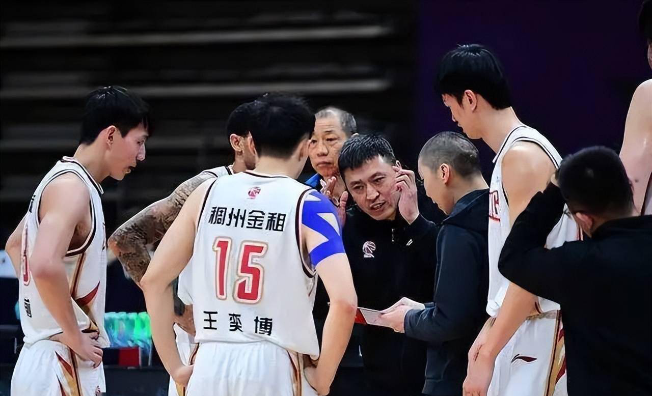 里程碑夜拜仁慕尼黑伤情更新，CBA季后赛赛后刷纪录，媒体盛赞，球队文化再被提及的简单介绍