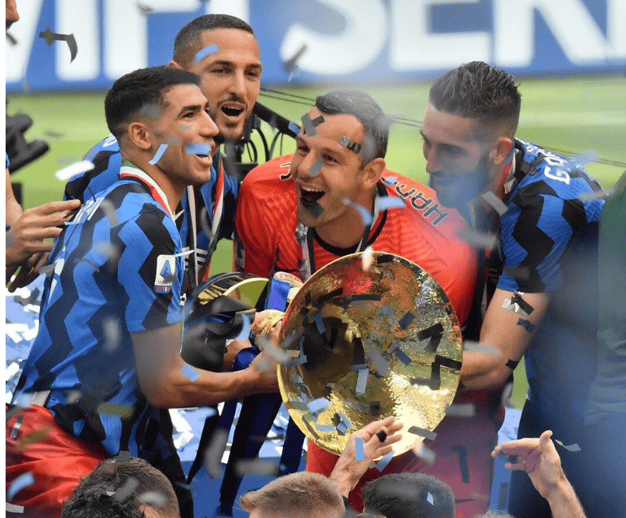 包含清晨上海申花绝杀压哨——德国杯节点到来，球迷炸锅，医务组通报恢复的词条